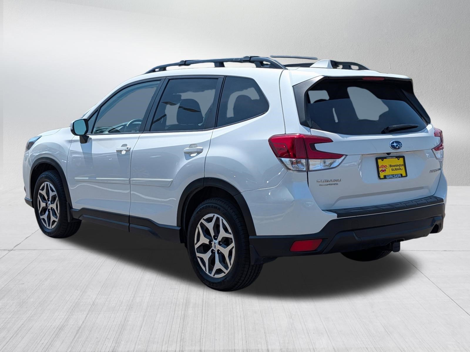 Used 2022 Crystal White Pearl Subaru Premium image 5