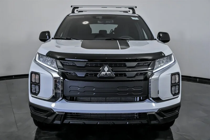 New 2026 White Diamond Mitsubishi Trail Edition image 4