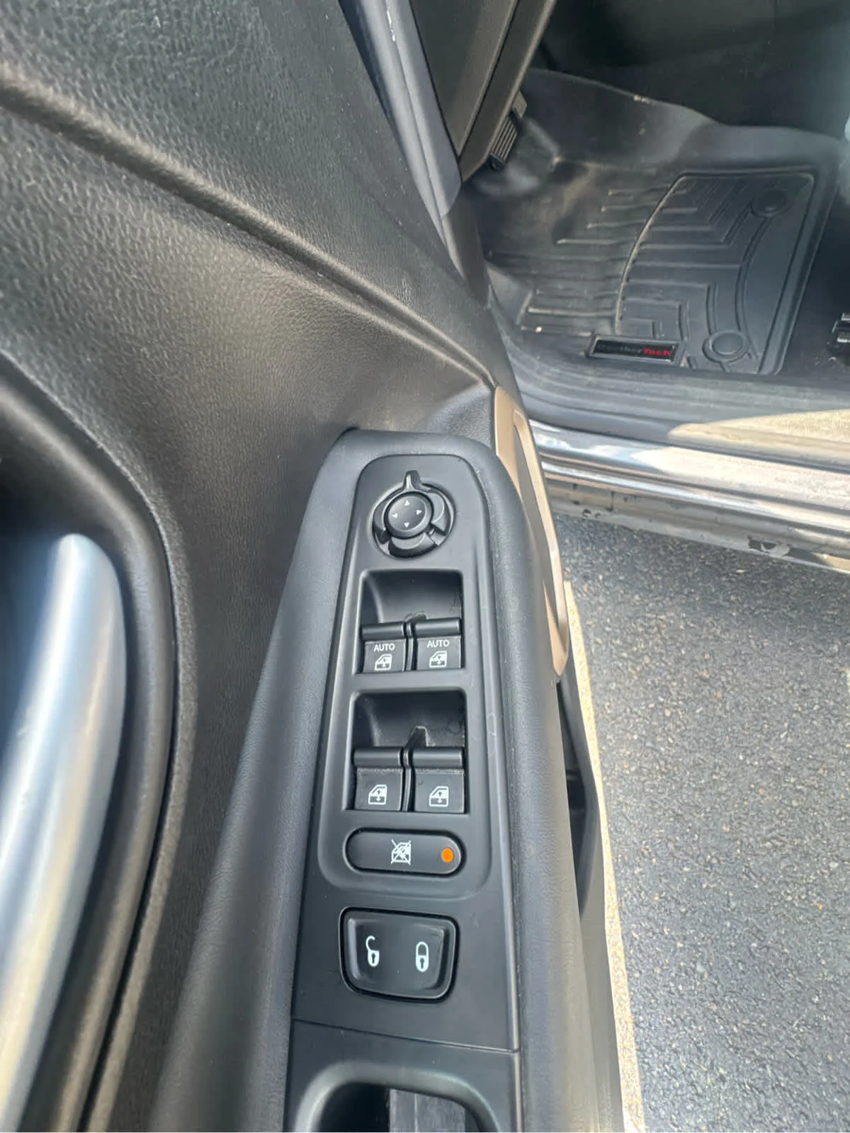Used 2016 Granite Crystal Clearcoat Metallic Jeep Limited image 10