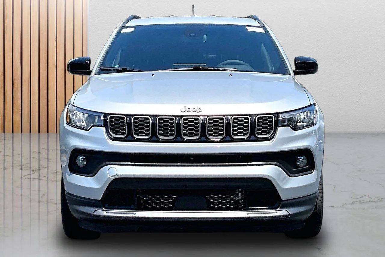 New 2026 Silver Zynith Metallic Clear-Coat Exterior Paint Jeep Latitude image 3