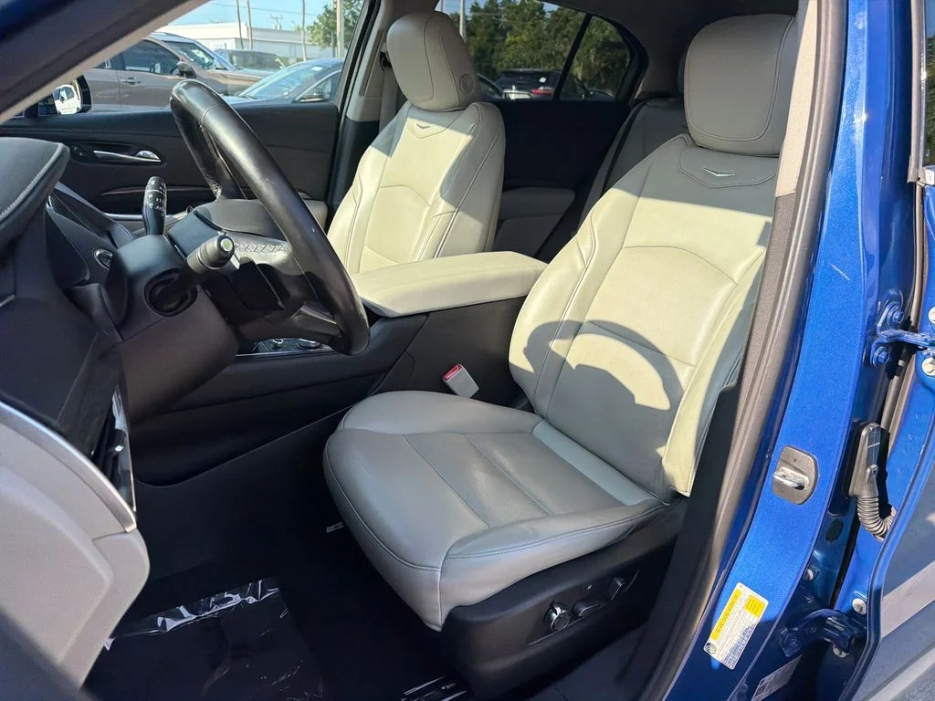 Used 2021  Cadillac Premium Luxury image 32