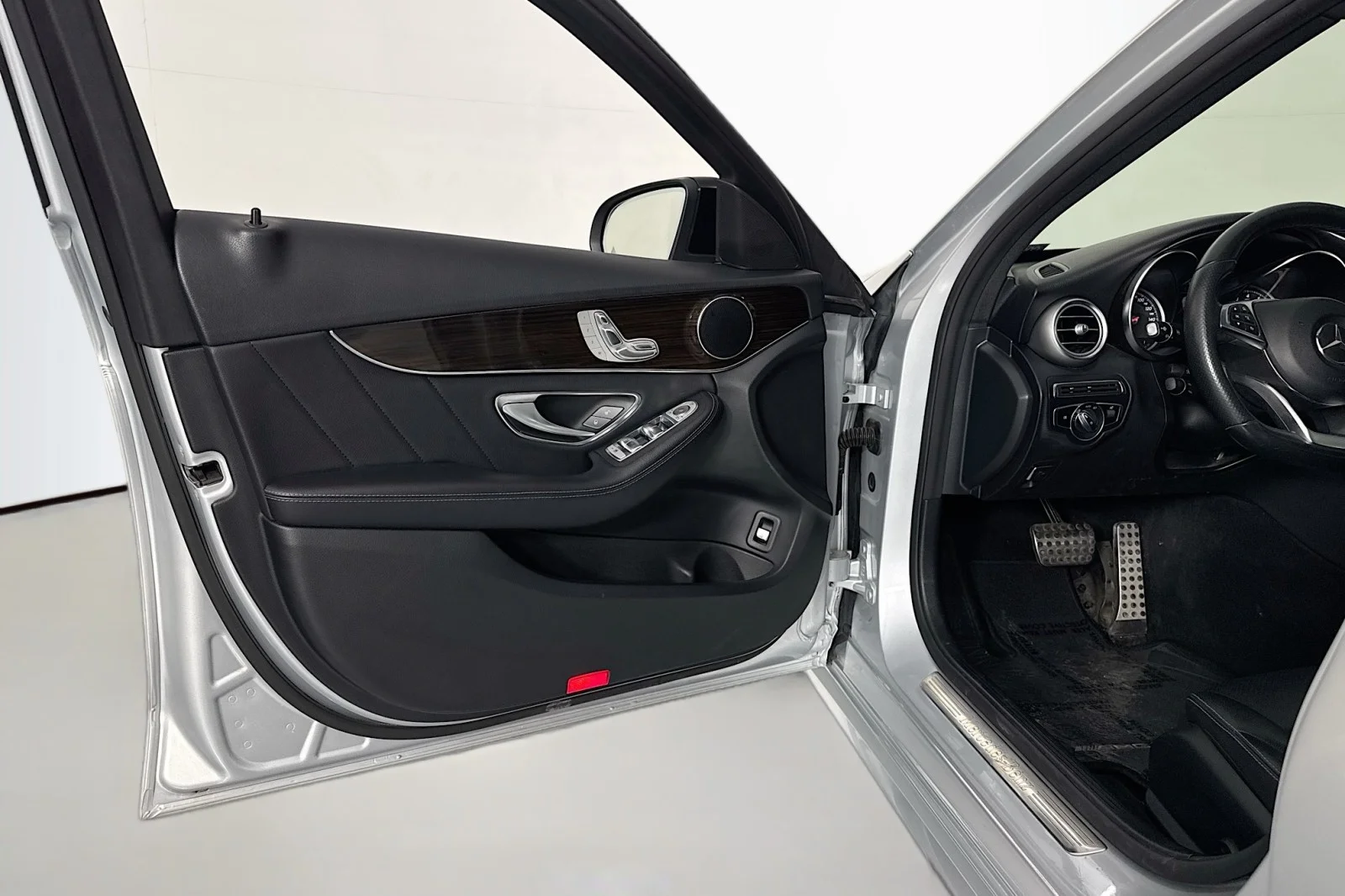 Used 2018 Iridium Silver Metallic Mercedes-Benz C 300 image 21
