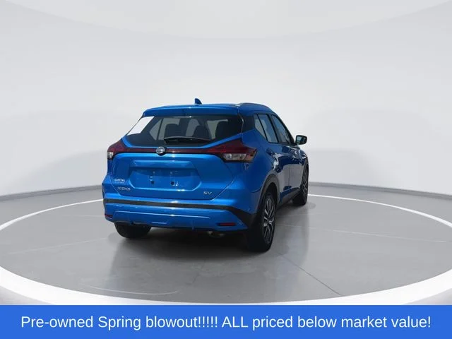 Used 2021 Blue Nissan SV image 7