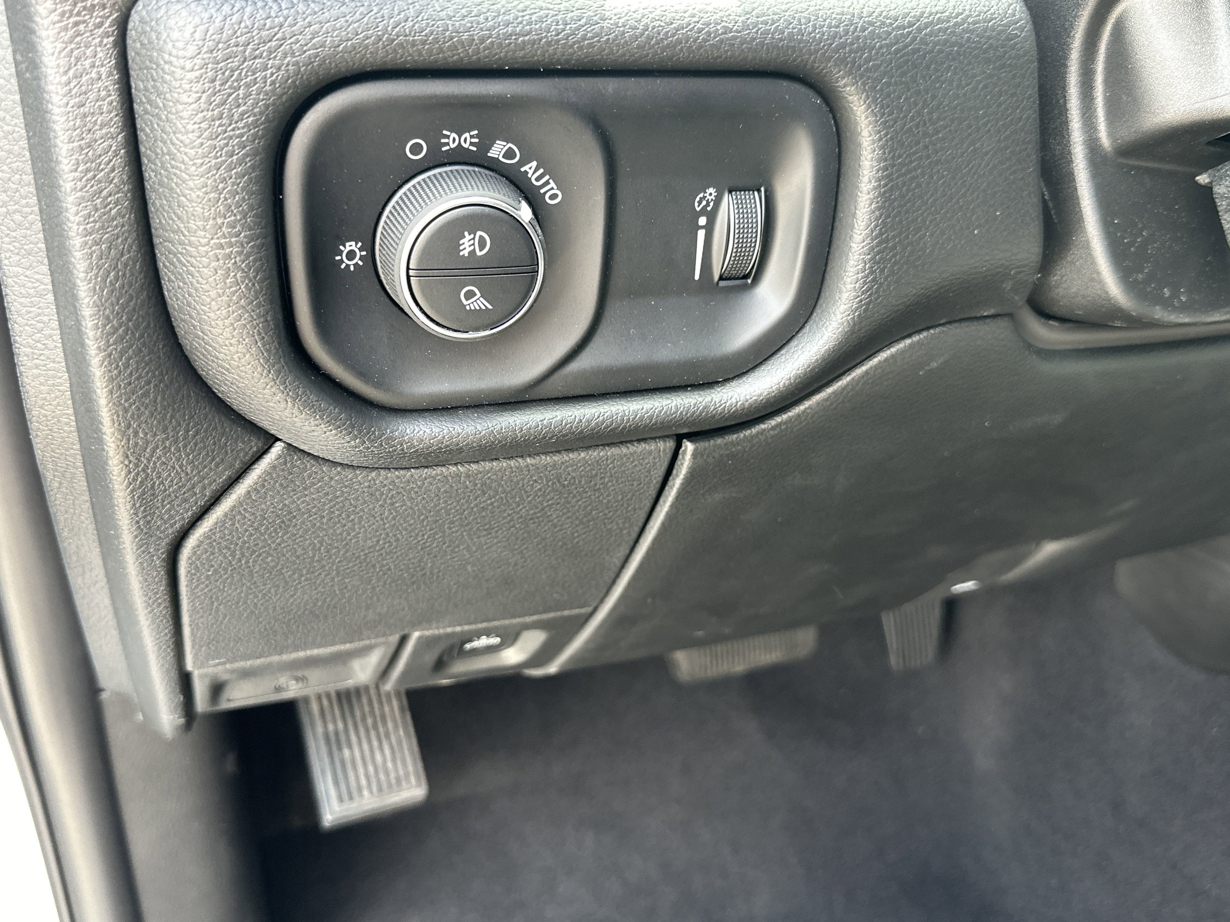 2025 RAM 3500 Tradesman - Photo 32