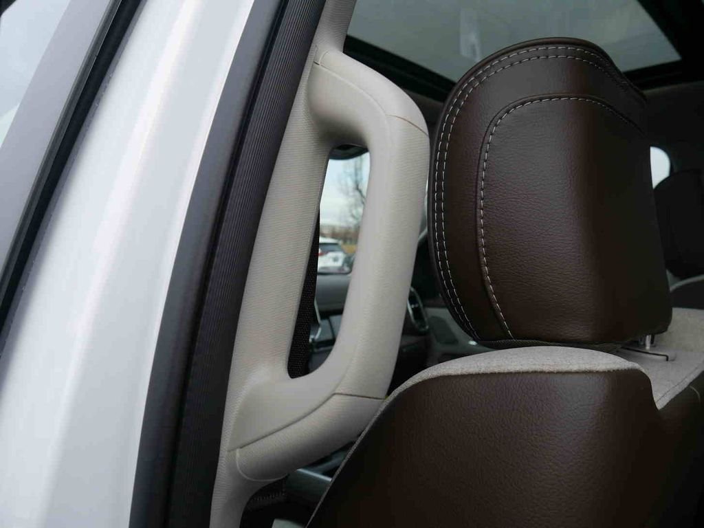 New 2026 Bright White Clear-Coat Exterior Paint RAM LARAMIE image 17
