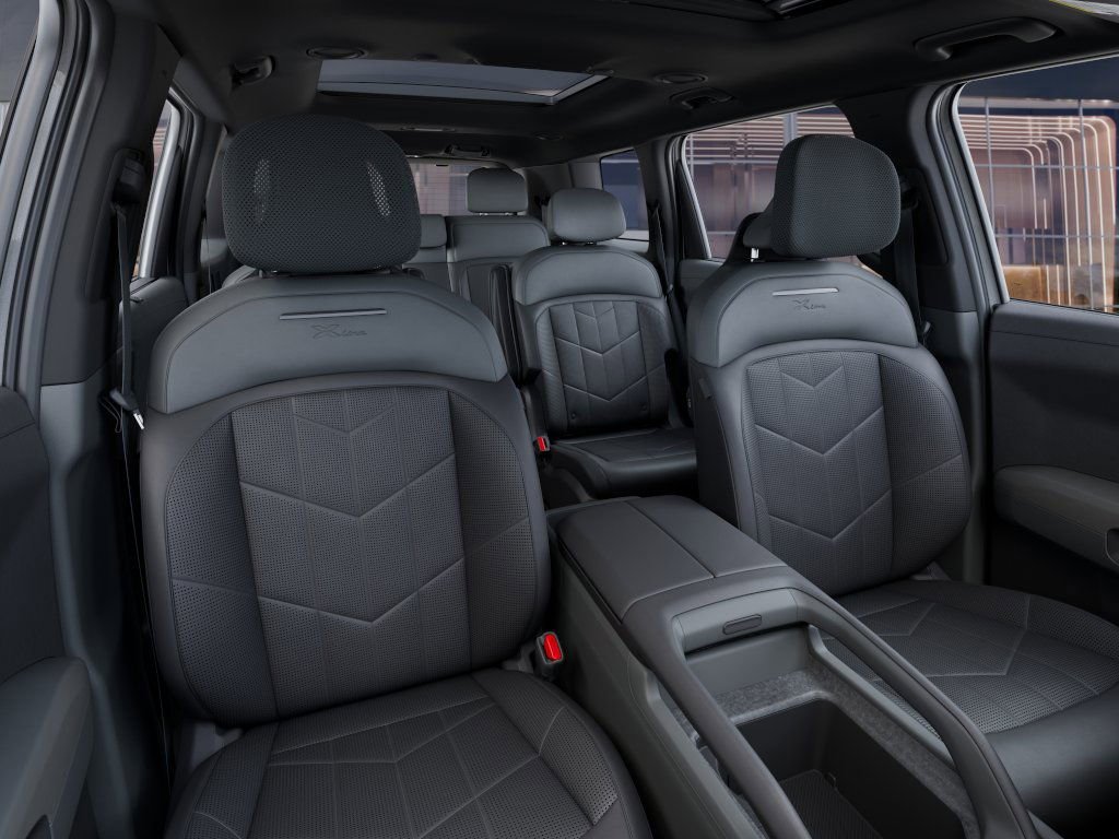 New 2027 Glacial White Pearl Kia X-LINE SX image 15