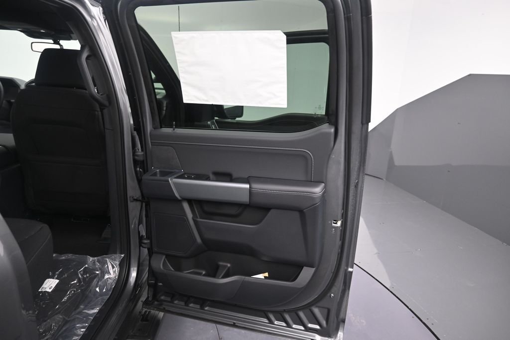 New 2026 Carbonized Gray Metallic Ford XLT image 22