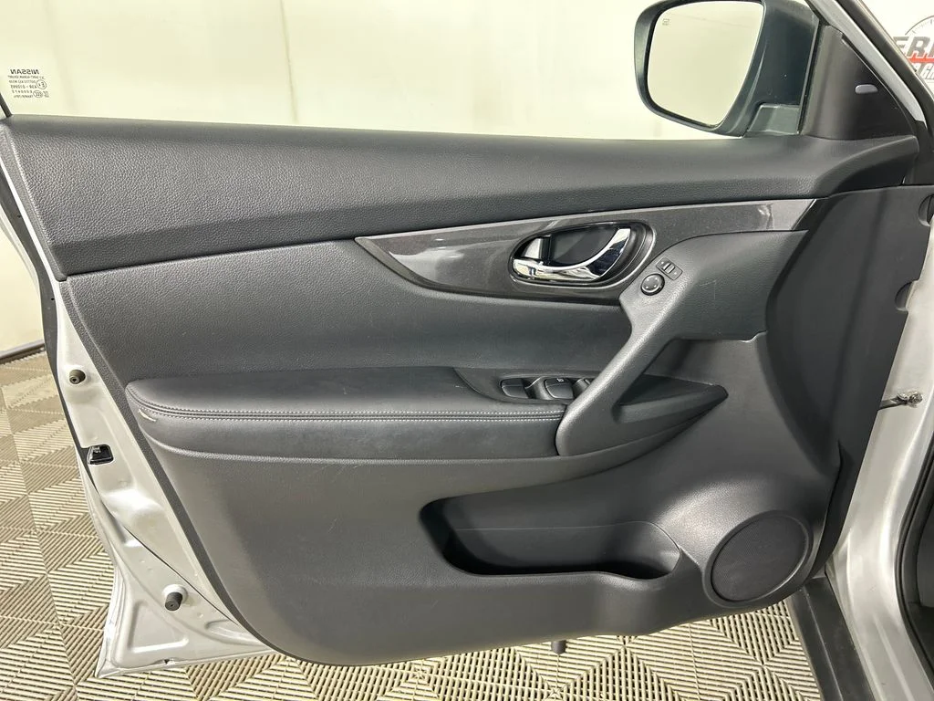 Used 2019 Silver Nissan SV image 11