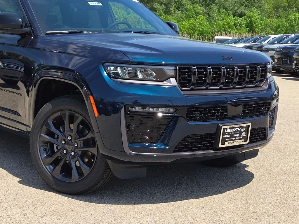 New 2026 Fathom Blue Pearl-Coat Exterior Paint Jeep Limited Reserve image 2