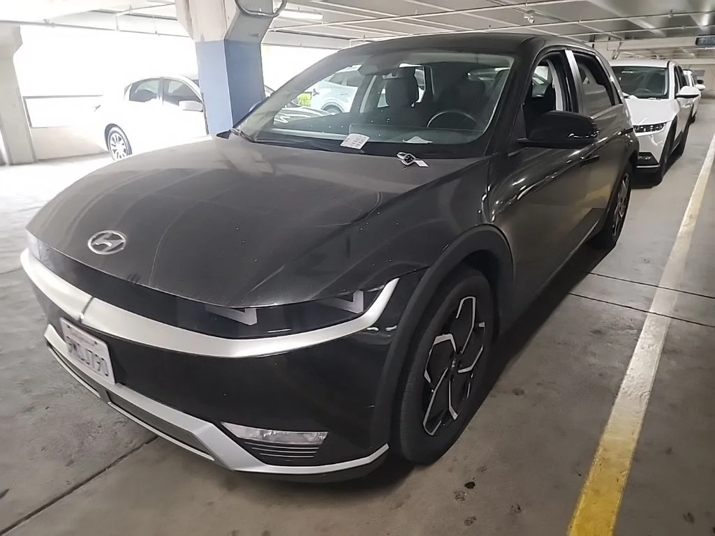 Used 2024 Black Hyundai SEL image 4