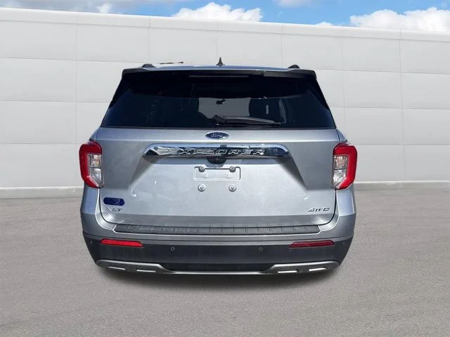 Used 2022 Silver Ford XLT image 4