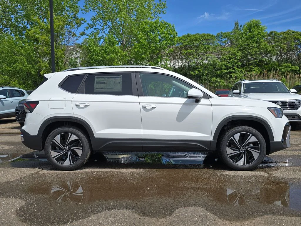 New 2026 Pure White Volkswagen 1.5T SE image 10