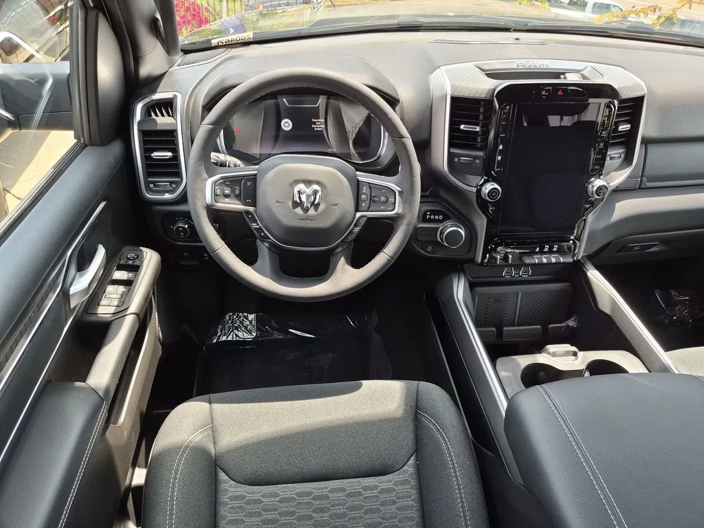 New 2026 Diamond Black Crystal Pearl-Coat Exterior Paint RAM Big Horn/Lone Star image 15