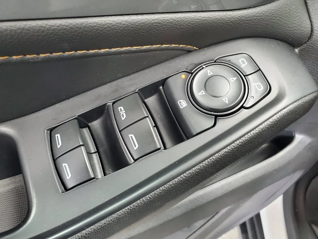 Used 2020 SUMMIT WHITE Chevrolet LT Cloth image 24
