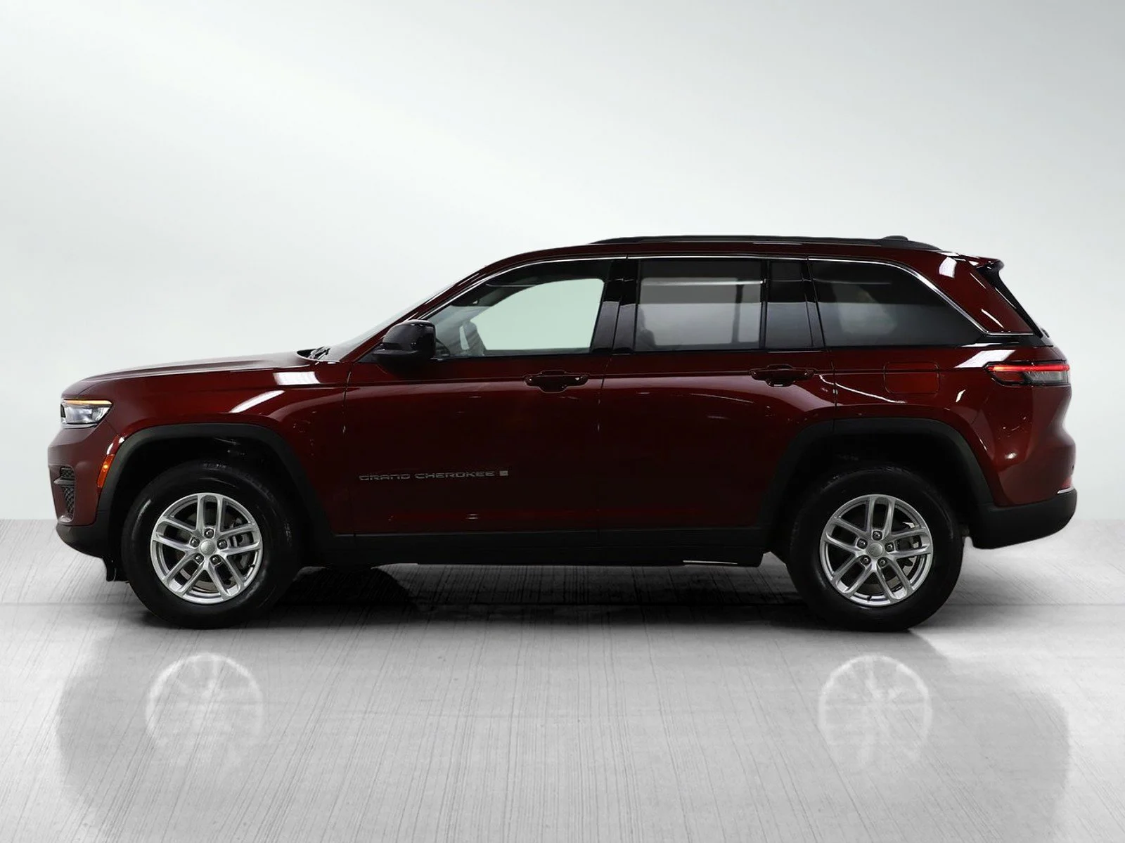 Used 2023 Jeep Grand Cherokee Laredo with VIN 1C4RJHAG8PC548383 for sale in Burnsville, Minnesota