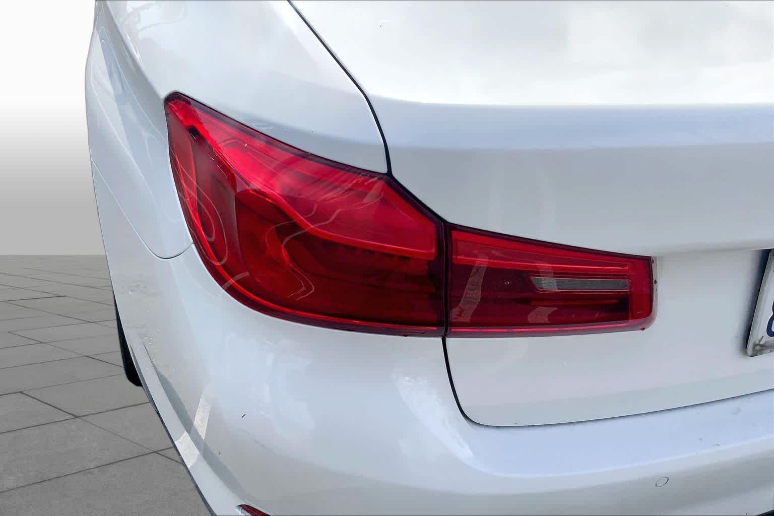 Used 2019 Mineral White Metallic BMW 530i image 28