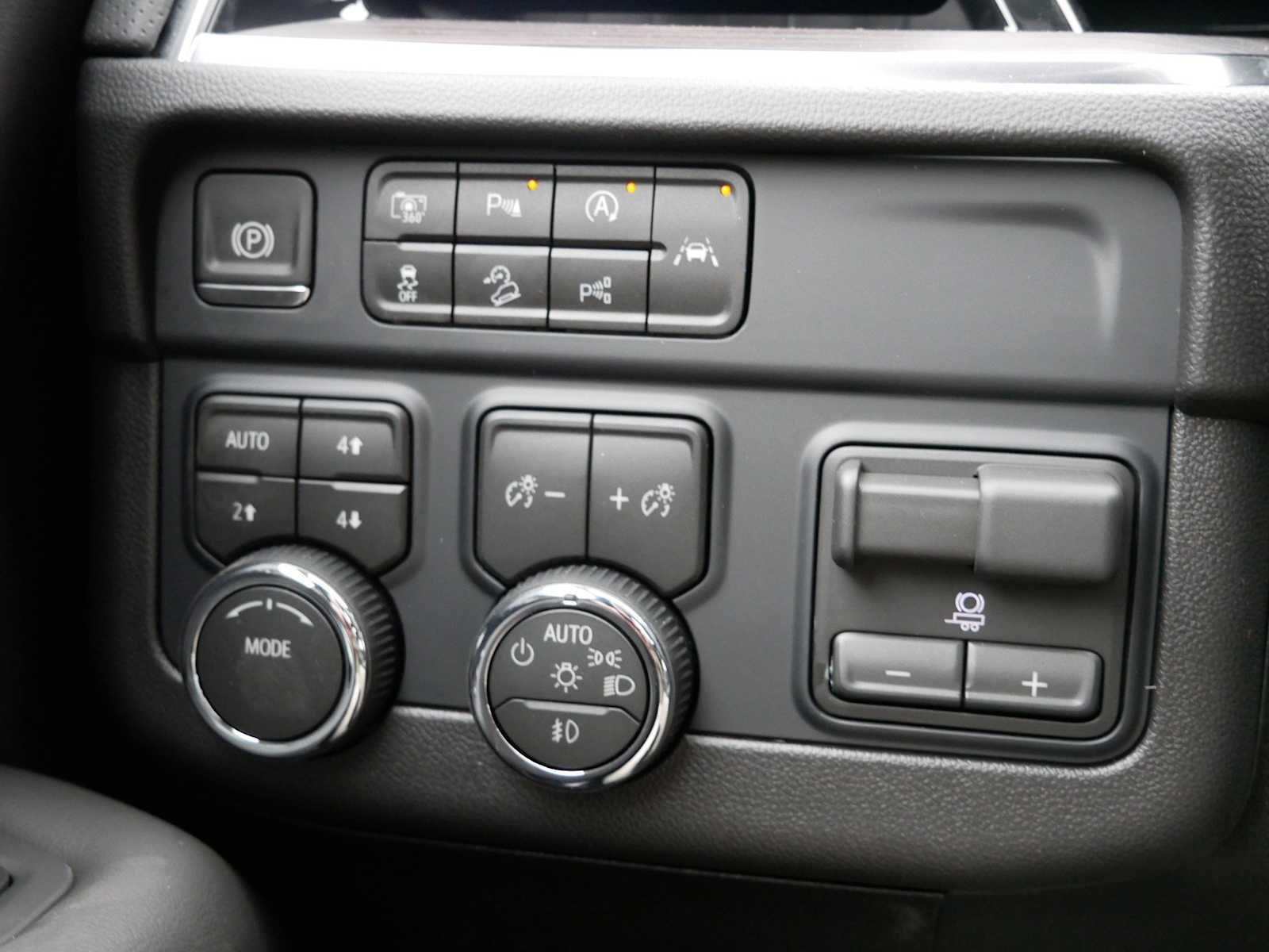 2026 Chevrolet Suburban Premier - Photo 21