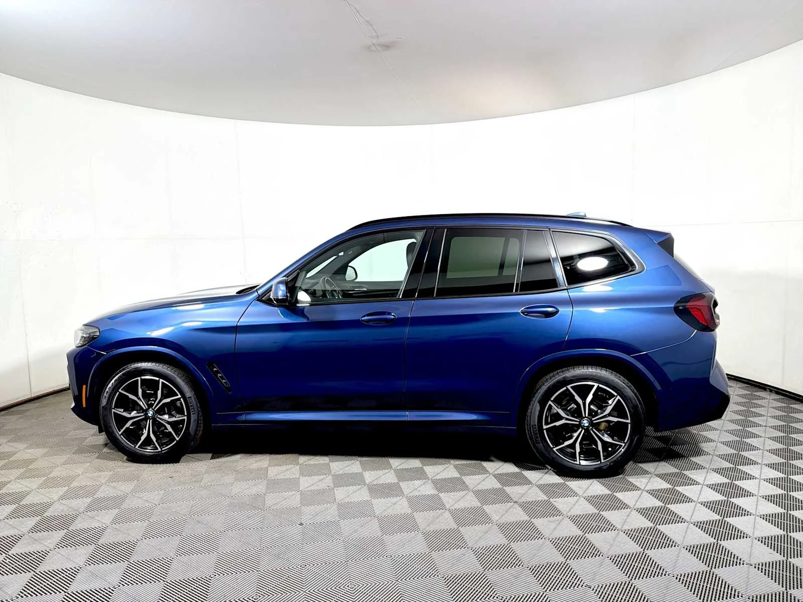 Certified Used 2023 Phytonic Blue Metallic BMW xDrive30i image 4