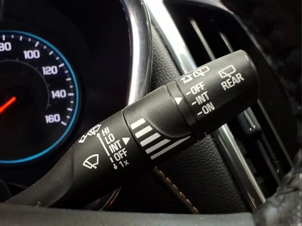 Certified Used 2020 Iridescent Pearl Tricoat Chevrolet Premier image 18