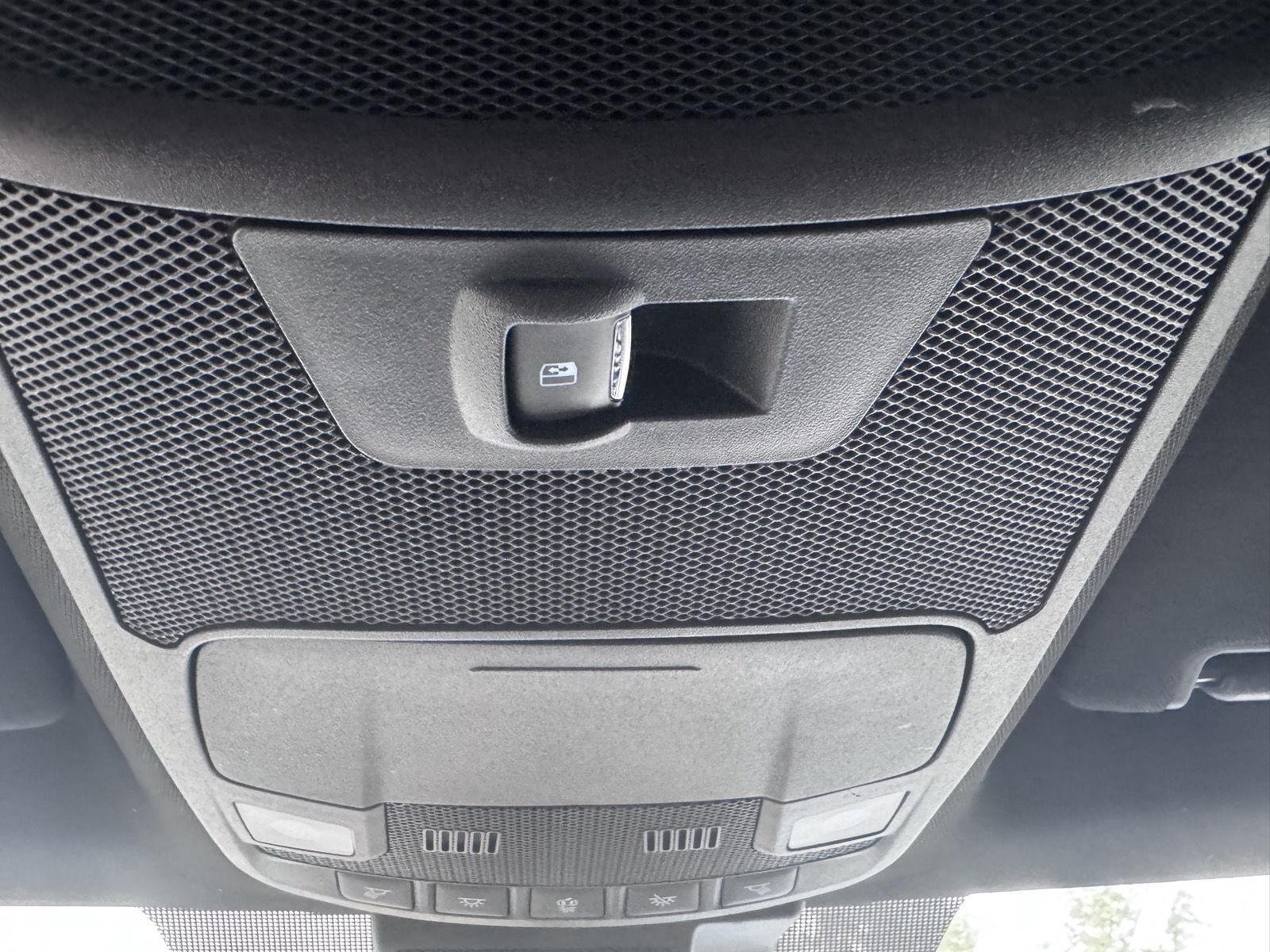 Used 2019 Velocity Blue Ford XLT image 19