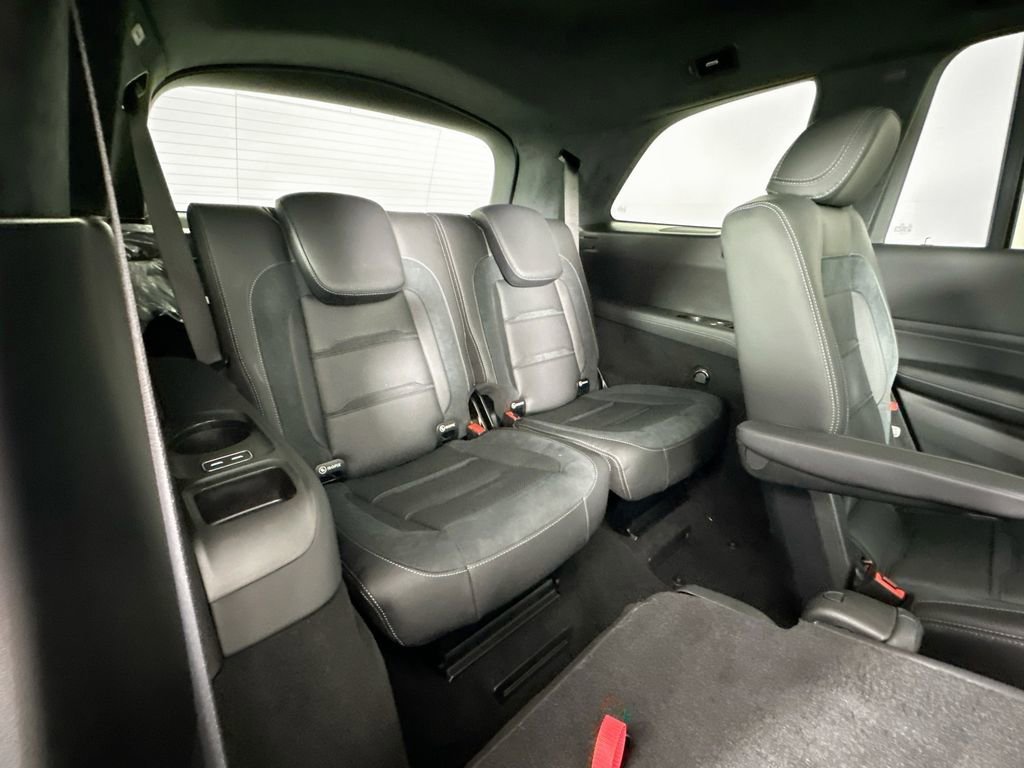New 2026 MANUFAKTUR Moonlight White Metallic Mercedes-Benz GLS 63 AMG® image 64