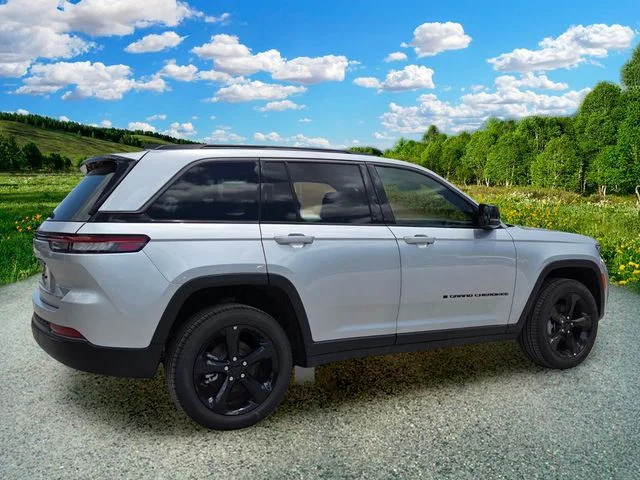 New 2026 Silver Zynith Exterior Paint Jeep Limited image 6