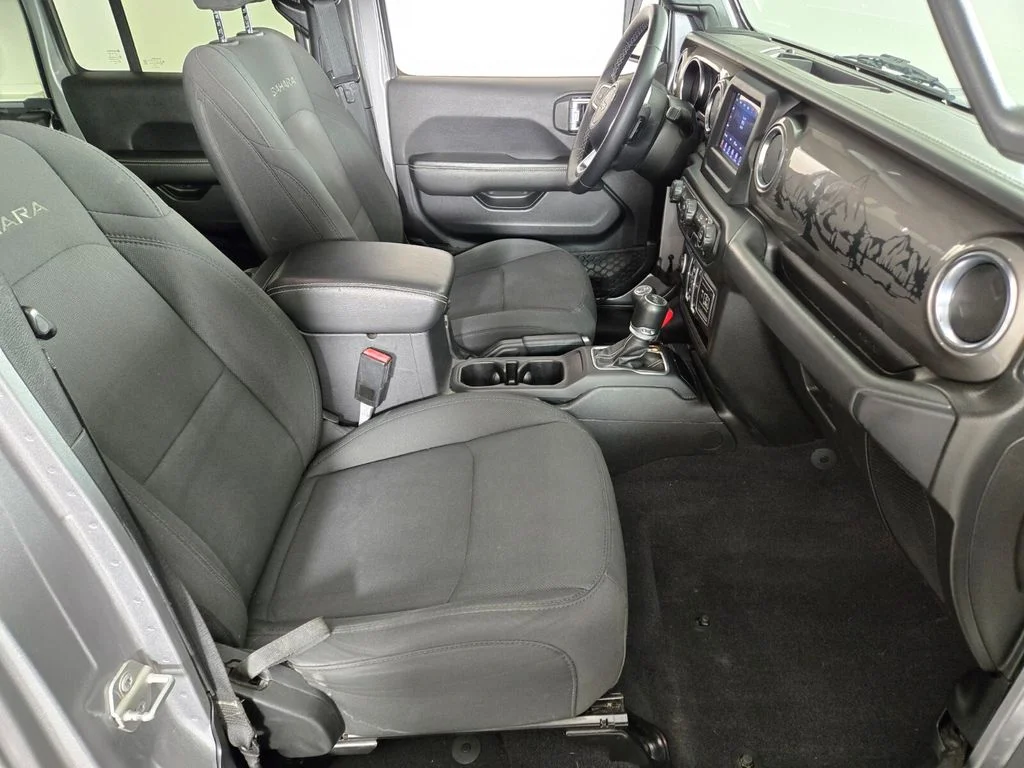 Used 2021 Silver Jeep Unlimited Sahara image 22