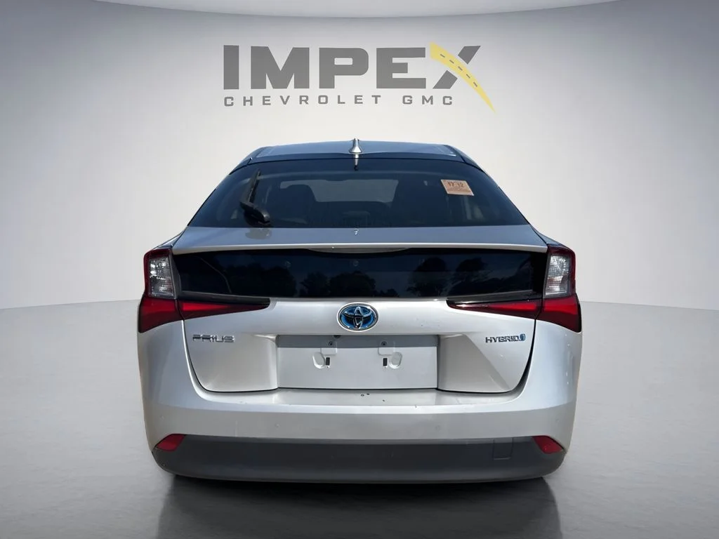 Used 2022 Silver Toyota LE image 3
