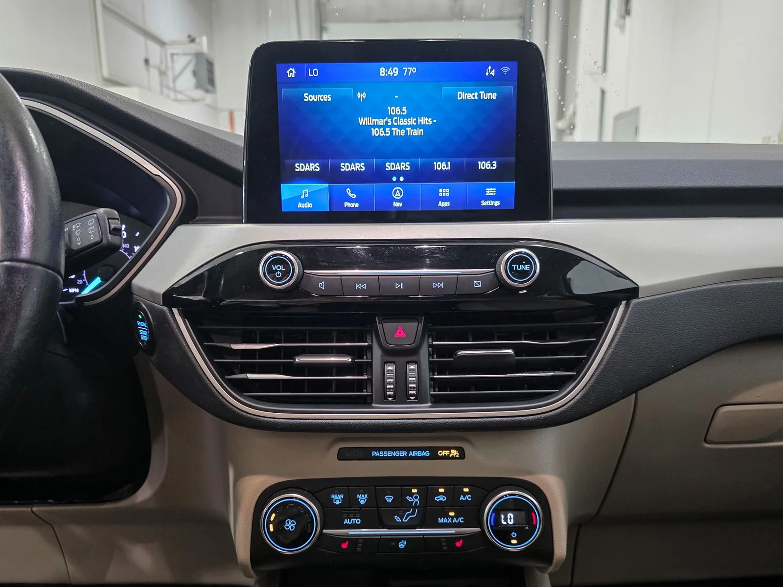 Used 2020 Silver Ford SEL image 28
