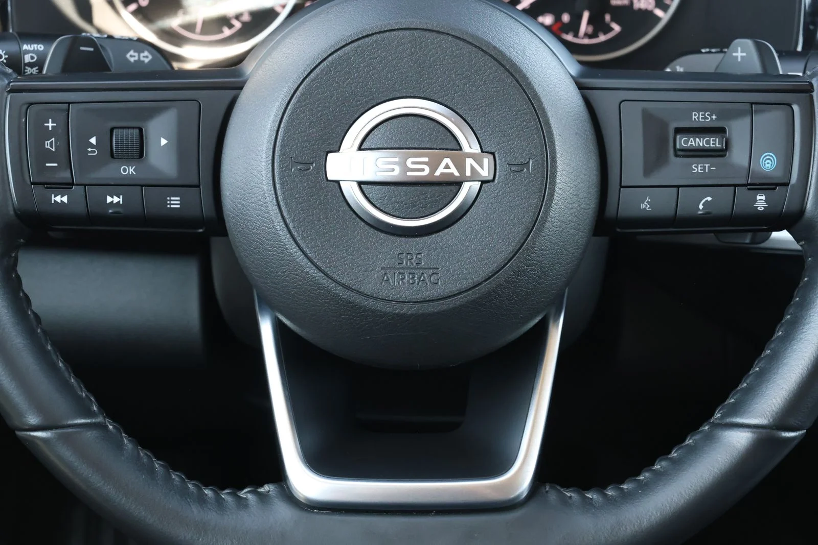 Used 2024 White Nissan SV image 18