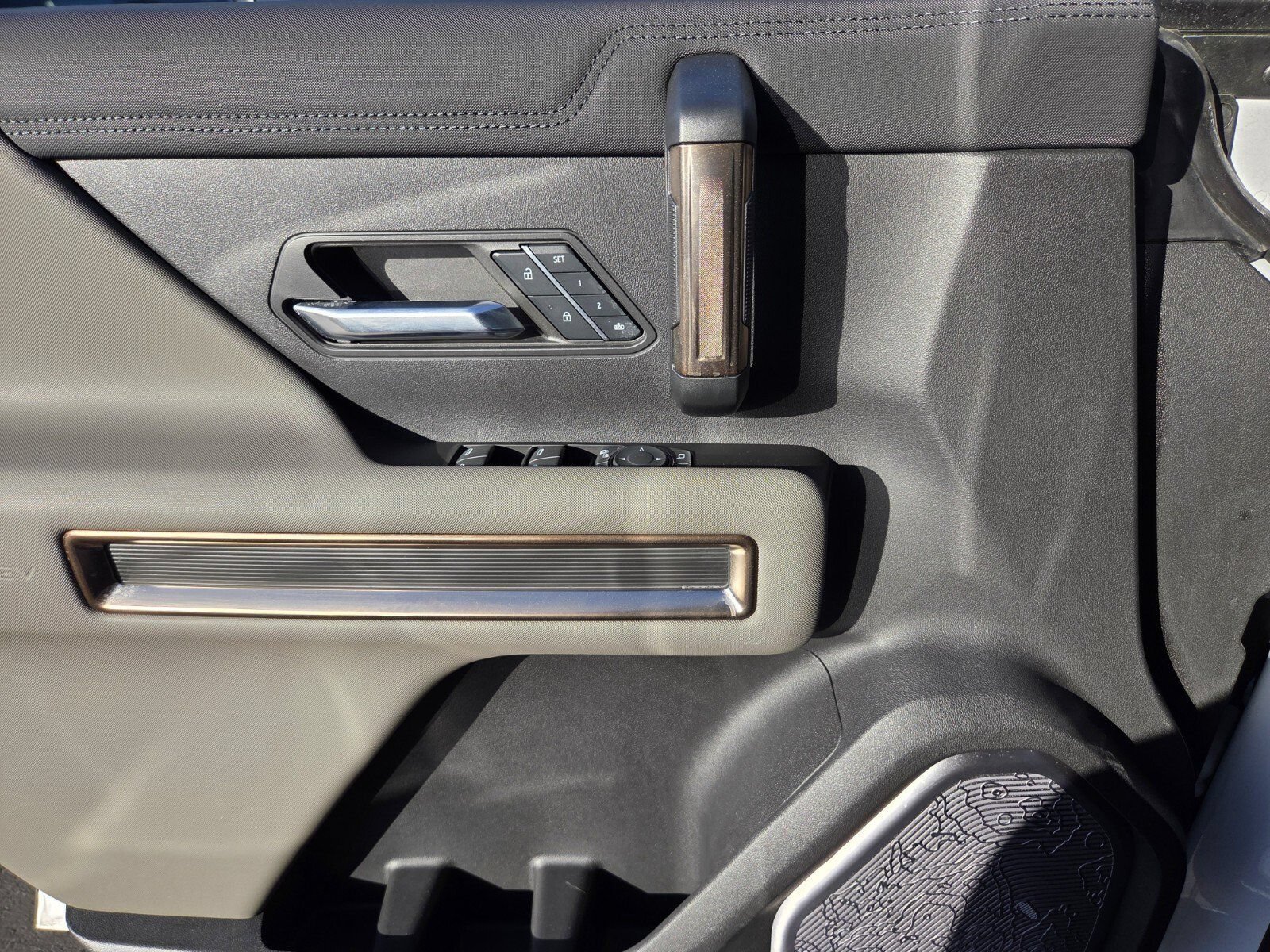 Used 2025 Interstellar White GMC 2X image 18