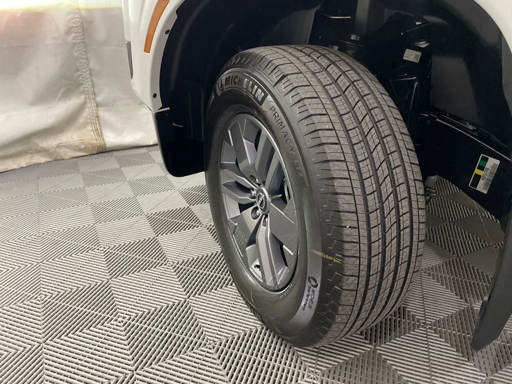 New 2026 Glacier White Nissan Crew Cab SV image 27