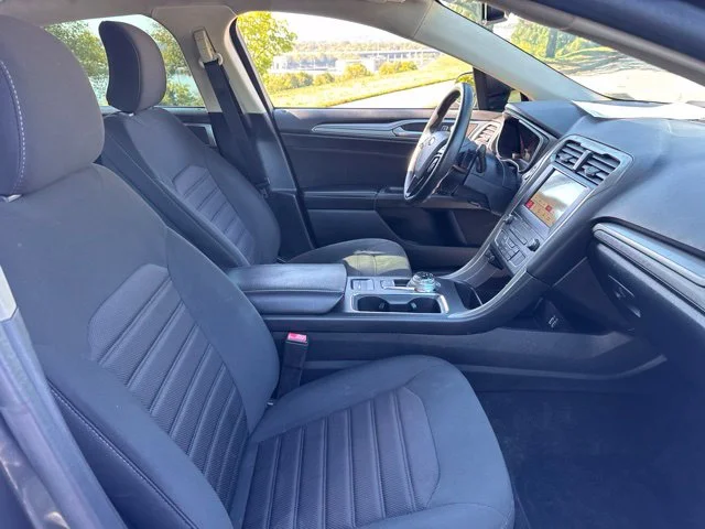 Used 2019 Gray Ford SE image 10
