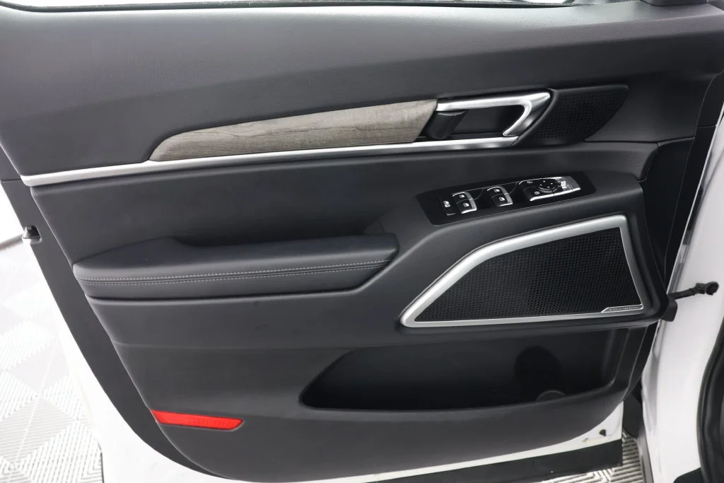 Used 2020 Snow White Pearl Kia EX image 29