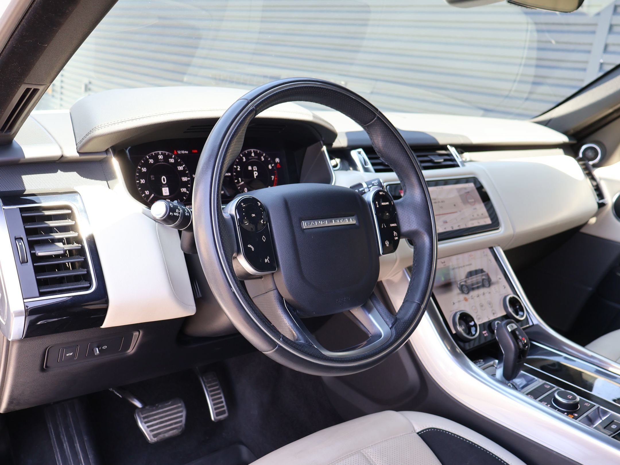 Used 2020 Fuji White Land Rover HSE Dynamic image 11