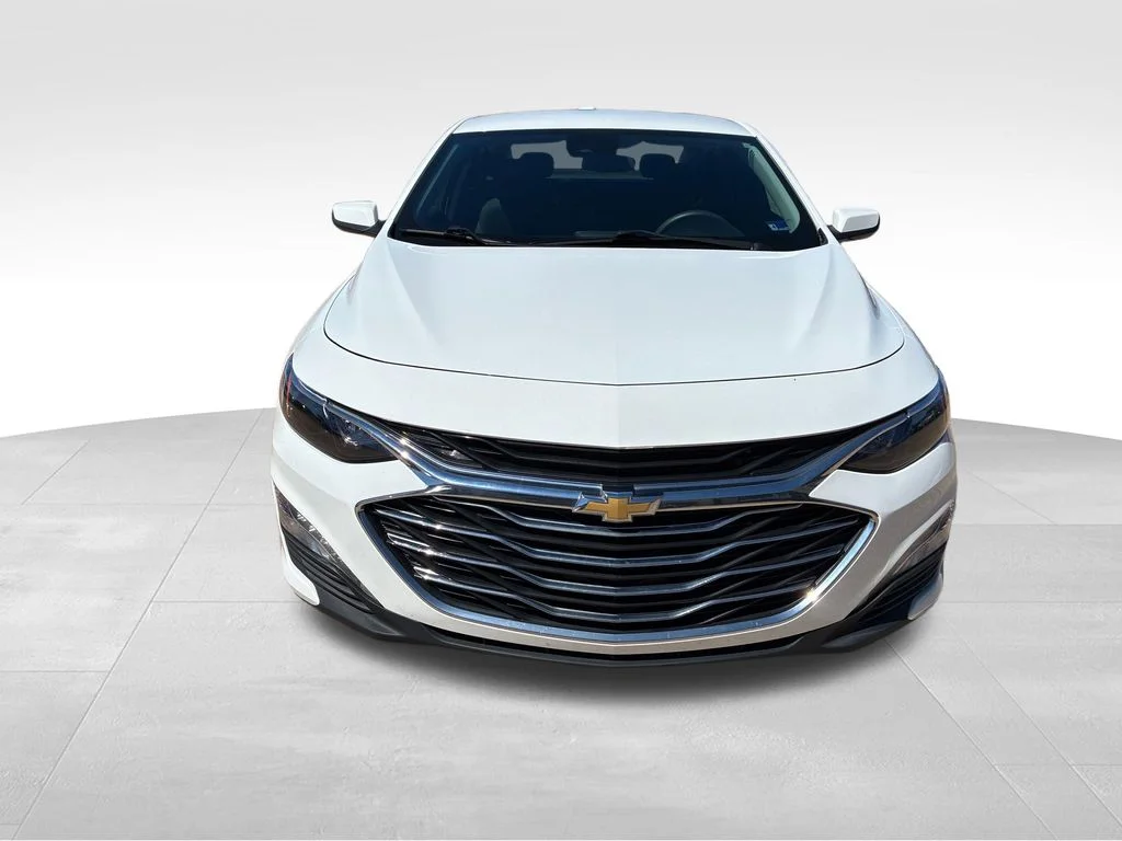 Used 2024 White Chevrolet LT image 9