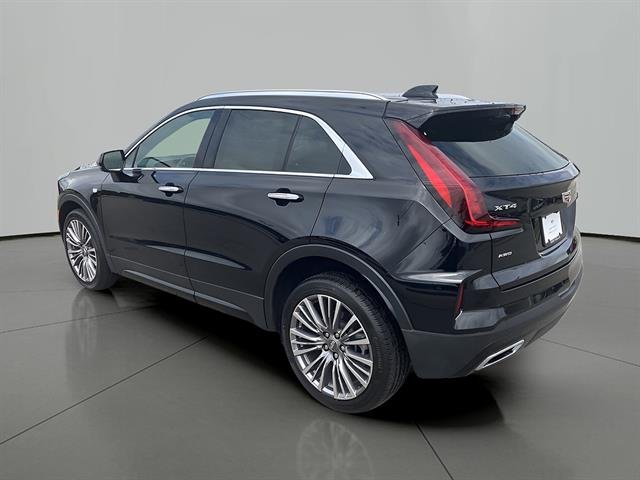2024 Cadillac XT4 Premium Luxury, photo 2 of 12