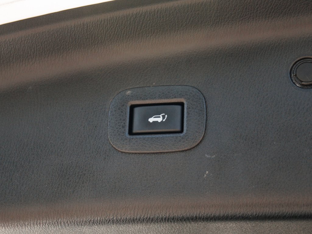 Used 2023 Moonstone White INFINITI LUXE image 30