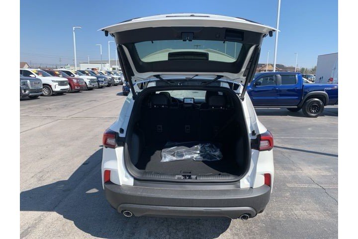 New 2025 Star White Metallic Tri-coat Ford ST-Line image 25