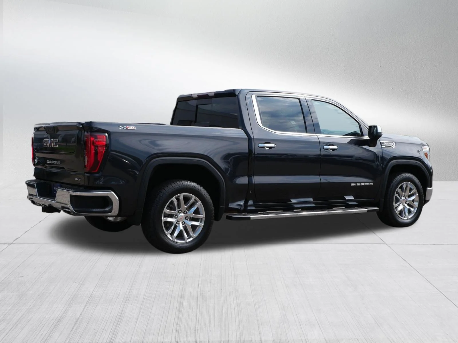Certified Used 2020 Carbon Black Metallic GMC SLT image 7