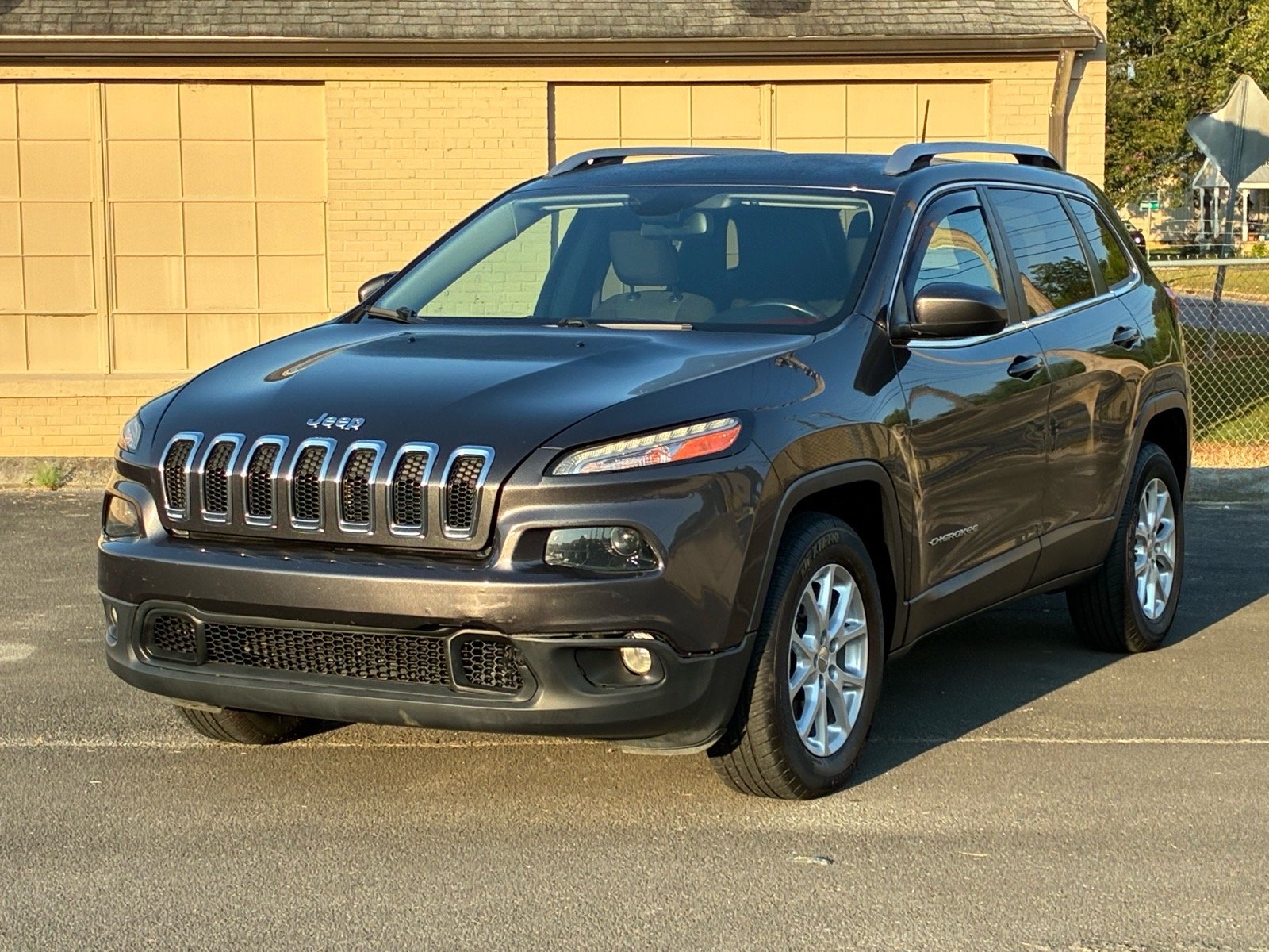 Used 2016 Jeep Cherokee Latitude with VIN 1C4PJMCS0GW105547 for sale in Calhoun, GA