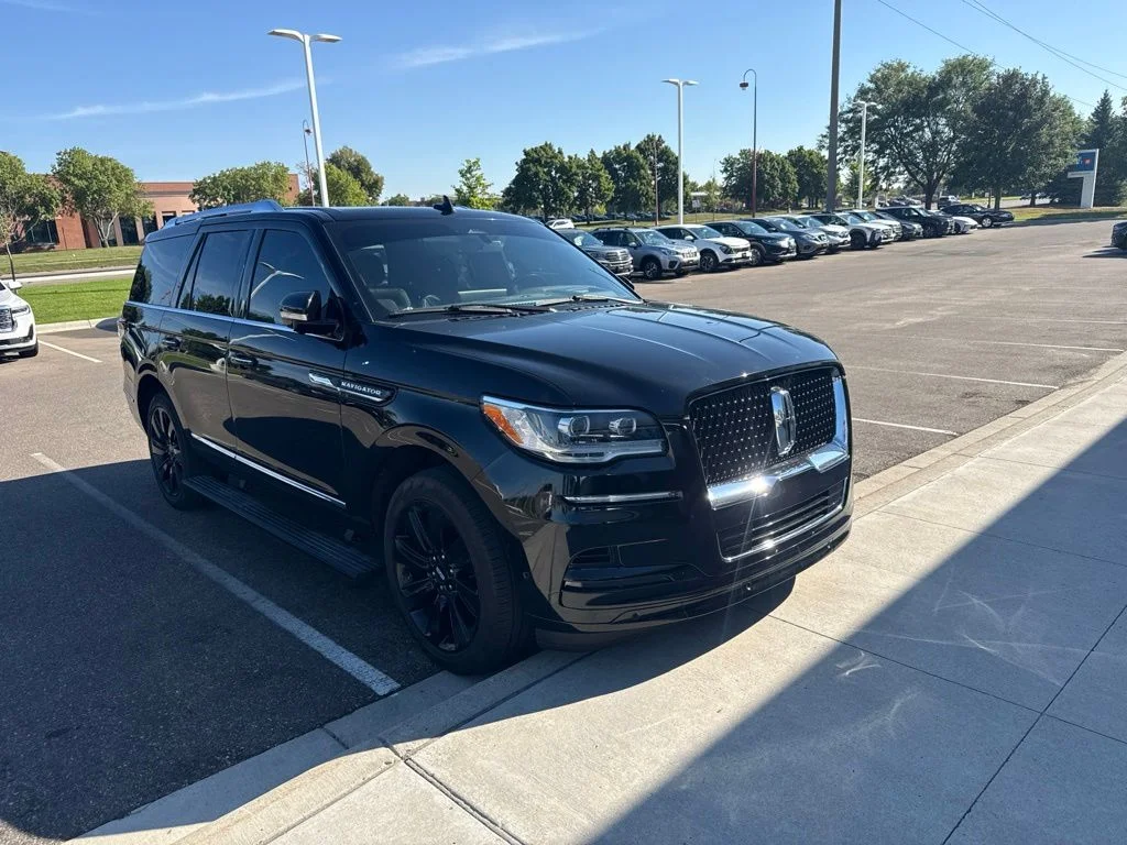 Certified Used 2022 Black Lincoln Reserve image 2