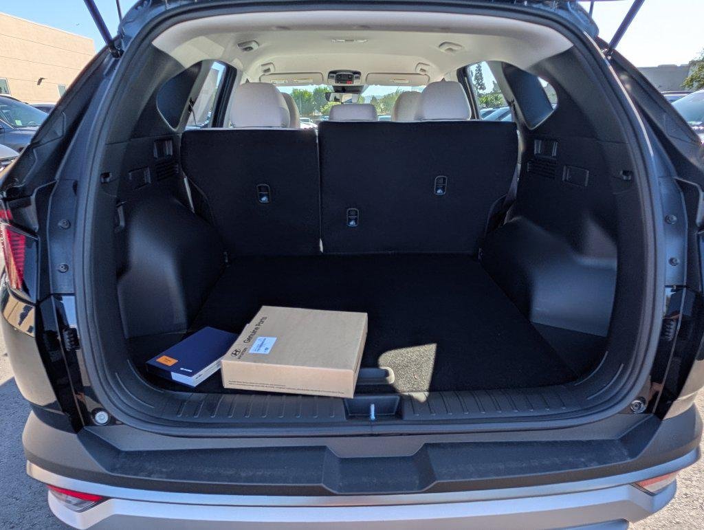 New 2026 Black Hyundai SE FWD image 10