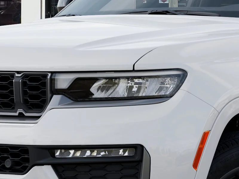 New 2027 Bright White Clear-Coat Paint Jeep Limited Reserve image 10