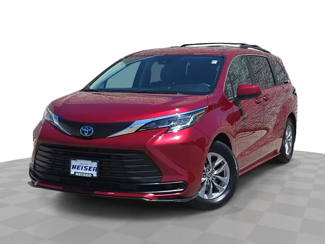 2022 Toyota Sienna LE