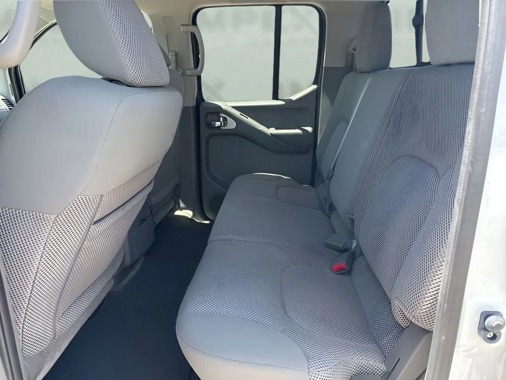 Used 2016  Nissan SV image 10