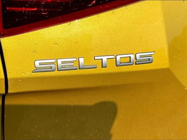 Used 2022 Yellow Kia S image 28