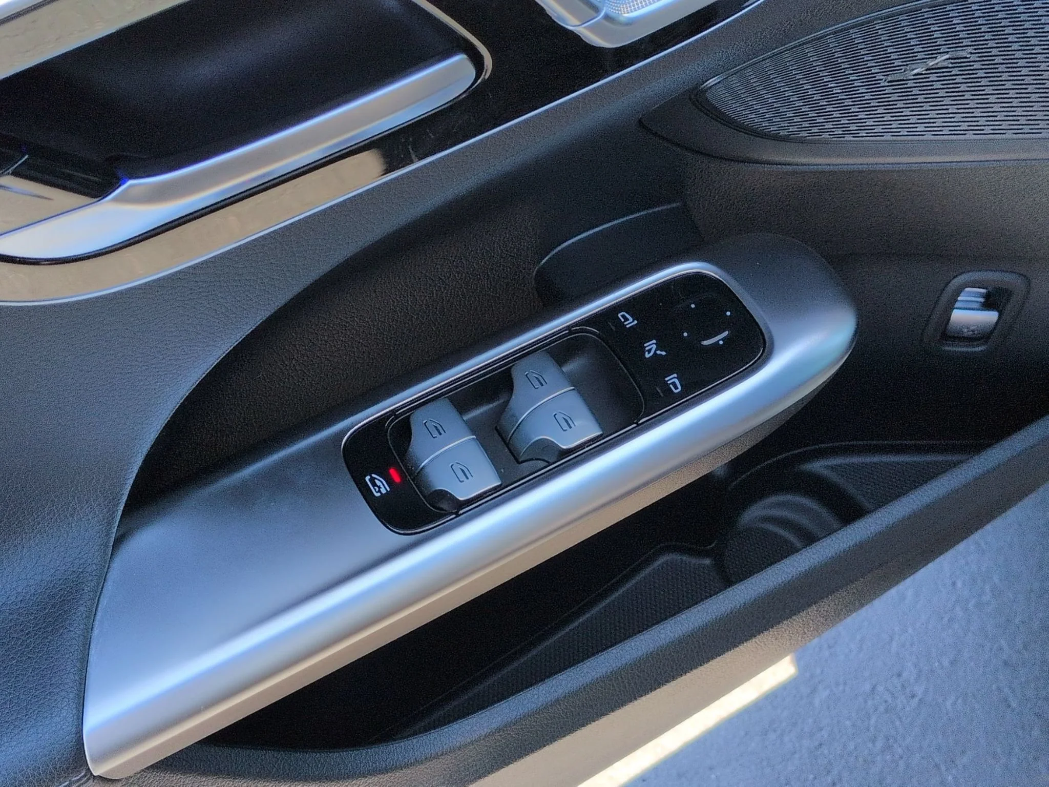 Used 2025 BLACK Mercedes-Benz C300 image 13