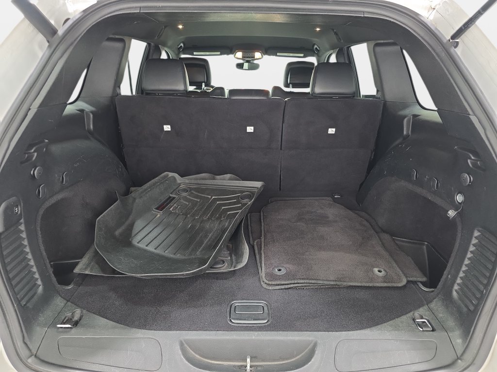 Used 2018 Bright White Clearcoat Jeep Altitude image 33