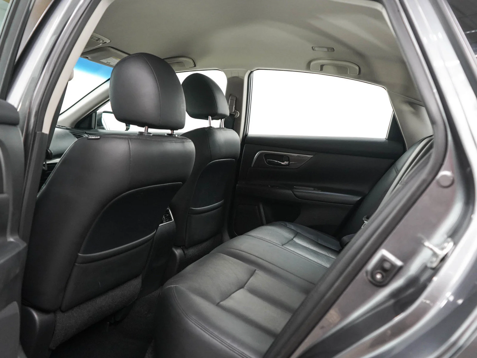 Used 2015 Gun Metallic Nissan 2.5 image 17